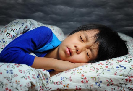 علل هذیان گویی کودک در خواب