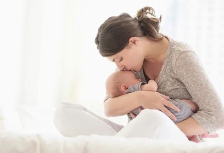 دلایل بی قراری نوزاد هنگام شیر خوردن,بی قراری نوزاد هنگام شیر خوردن,دلیل بی قراری نوزاد هنگام شیر خوردن چیست