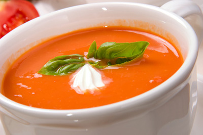 سوپ گوجه فرنگی با روغن ریحان,طرز تهیه سوپ گوجه فرنگی با روغن ریحان