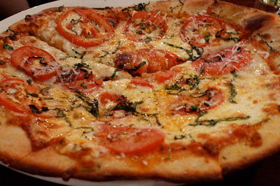 پخت پیتزا گوجه ای, درست کردن پیتزا مارگاریتا