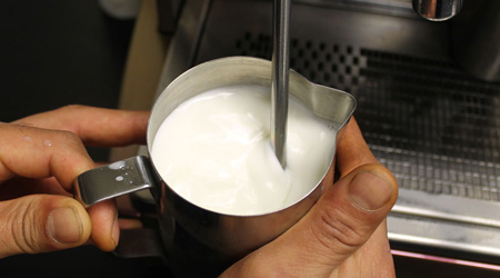 روش بخار دادن شیر برای قهوه اسپرسو,نحوه درست کردن شیر برای قهوه اسپرسو