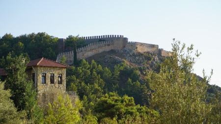 سازه تاریخی مهم قلعه احمدک