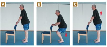 اسکات با صندلی ورزشی مفید برای تقویت زانو در سالمندان