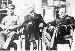 چرچيل، روزولت و استالين در حاشيه جلسات نشست 1943 تهران