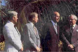 از راست : نخست وزير انگلستان ،رئيس جمهوري فرانسه ، رئيس جمهوري امريكا و صدر اعظم آلمان غربي در جريان نشست ژانويه سال 1979 در جزيره گوادلوپ در قلمرو فرانسه