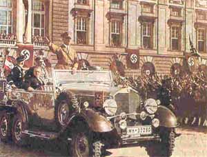 14 مارس 1938 هيتلر به اين صورت از خيابانهاي وين گذشت.