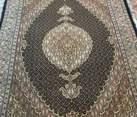 فرش دستباف طرح ماهی: زیبایی هنر دستبافت ایران