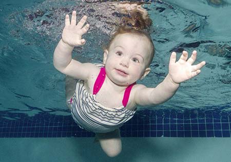 آموزش شنا به کودکان,شنای نوزادان,سن آموزش شنا به کودکان