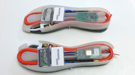 شارژ تلفن همراه با استفاده از انرژی راه رفتن,ابداعات جدید,شارژ گوشی موبایل با کمک کفش