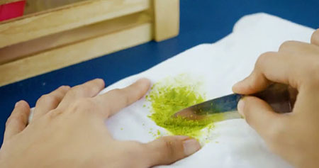 مراحل تمیز کردن لکه ی مداد از لباس, راهنمای تمیز کردن لکه های مداد شمعی از لباس