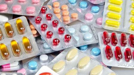 معاون وزیر صمت: حذف ارز دولتی برای دارو/ واردات دارو تا پایان سال نصف می‌شود
