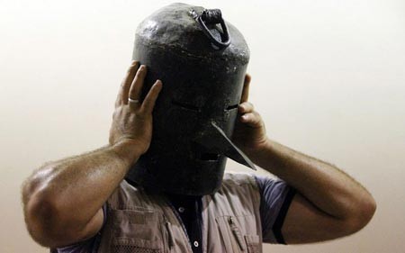 نمایشگاه ابزار و آلات شکنجه دولت صدام در بغداد