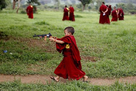 بازی راهب کوچک در کارناتاکا، هند