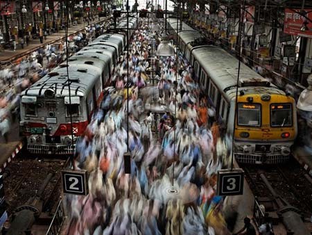 شلوغی ایستگاه راه آهن بمبئی