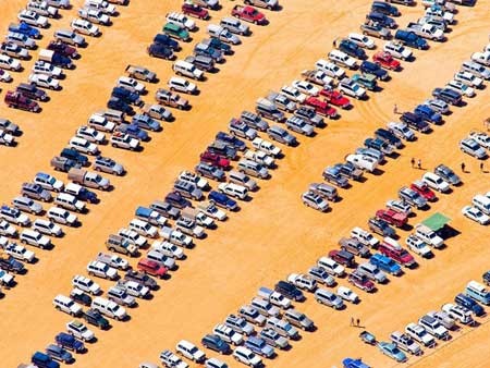 مسابقه خودرو سواری در صحرا در استرالیا