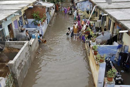 سیل در احمدآباد بر اثر بارش های فصلی