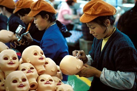 کارخانه تولید اسباب بازی در پکن، چین
