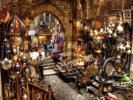بازار خان الخلیلی در بخش قدیمی شهر قاهره، مصر