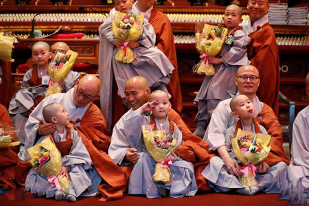 عکسهای جالب,عکسهای جذاب,کودکان تازه راهب شده 