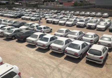 وزیر صمت : نصف خودرو‌های فروشی احتکار می‌شود
