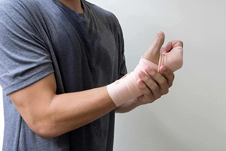تمرینات ورزشی بعد از شکستگی انگشت دست, مشت کردن دست