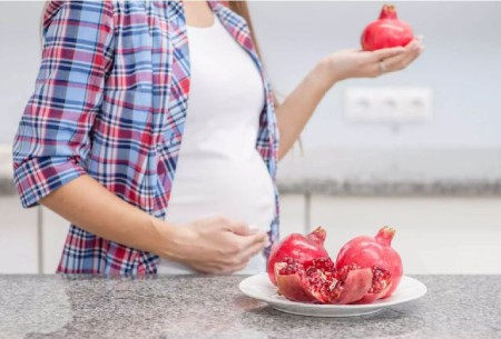 خواص خوردن انار در ماه اخر بارداری