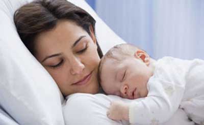 تماس مادر و نوزاد در ساعت اول تولد