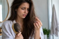 درمان ریزش مو؛ برای جلوگیری از ریزش مو چه کنیم؟ درمان ریزش مو؛ برای جلوگیری از ریزش مو چه کنیم